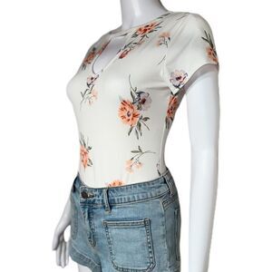 NWOT Keyhole Floral Bodysuit